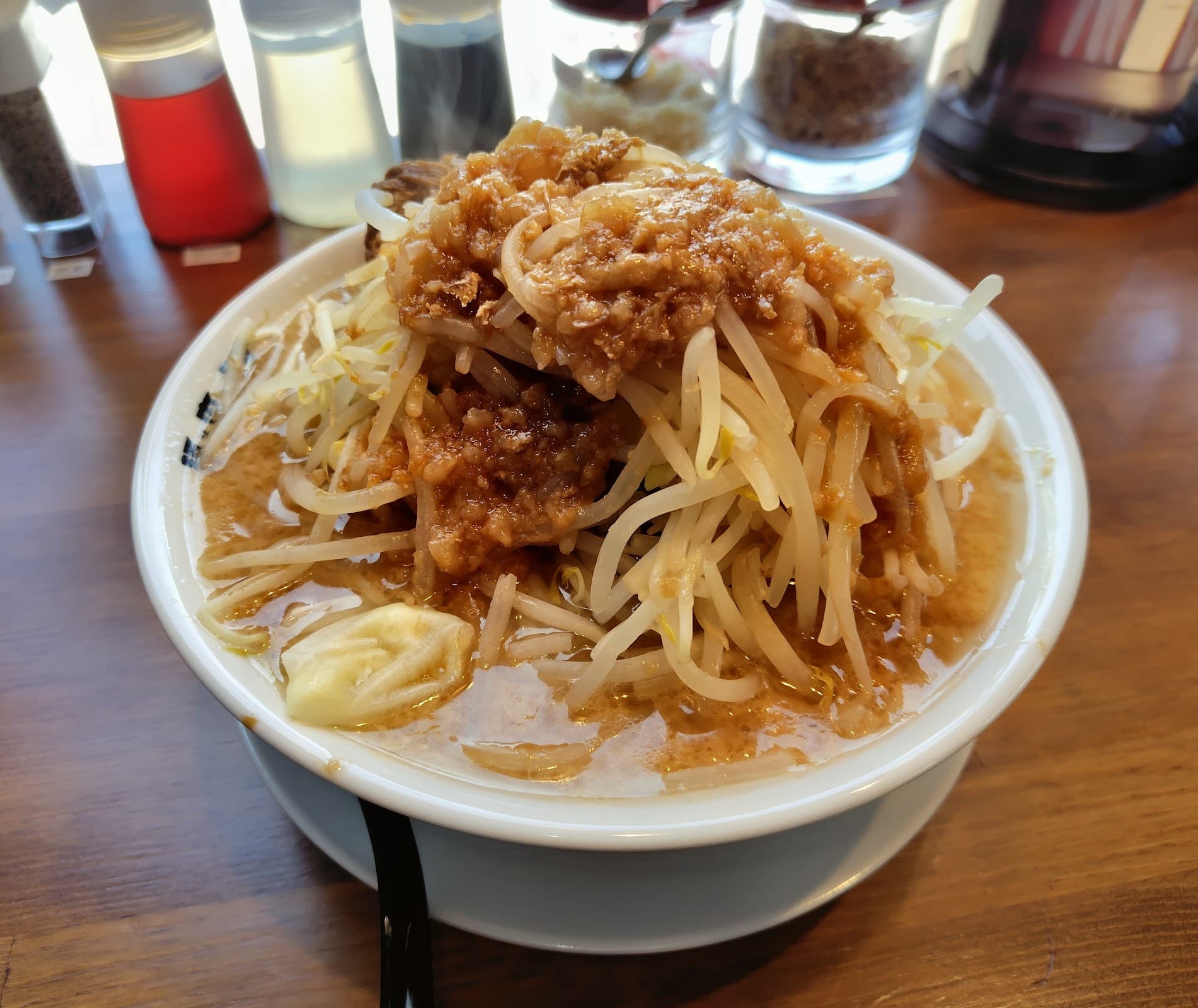 メガ豚パンチ CoCoLo長岡店の店舗写真