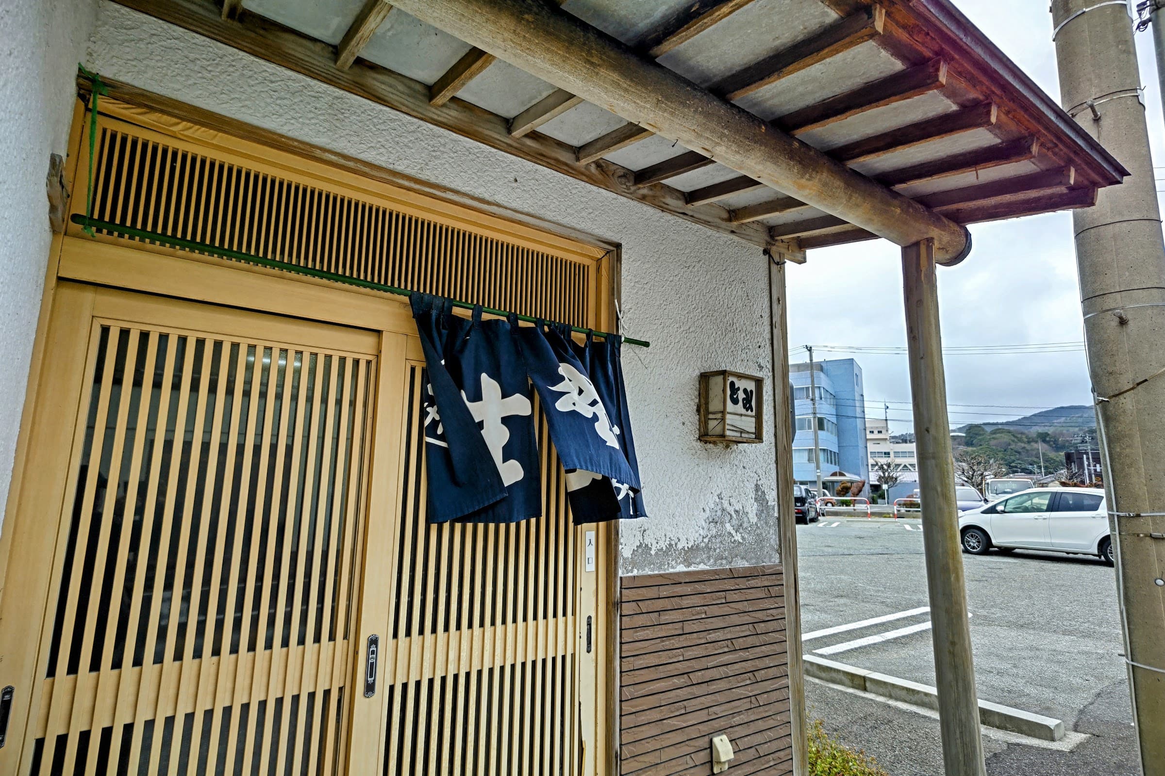 とみそばの店舗写真